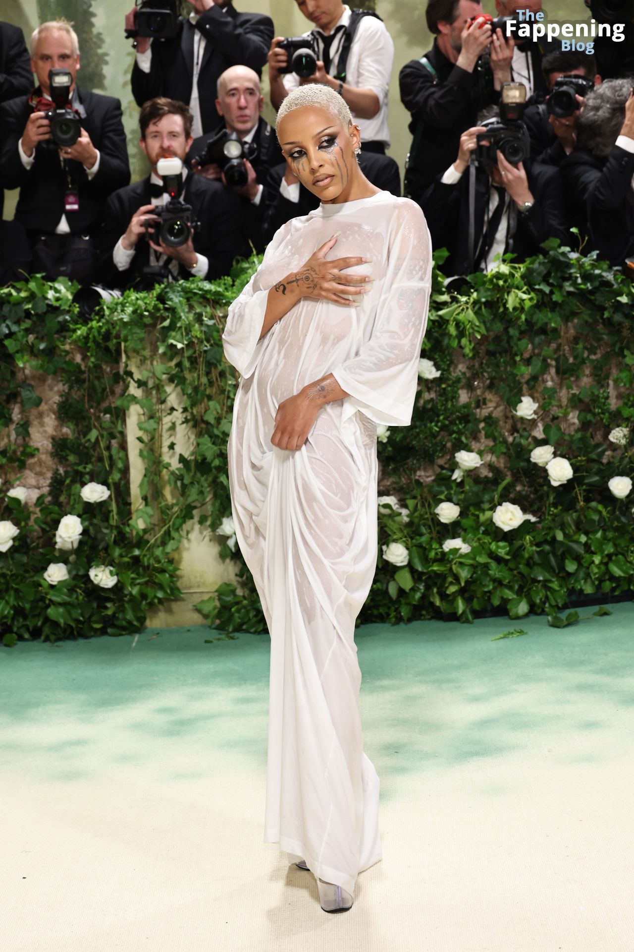 Doja Cat Flashes Her Nude Tits At The Met Gala Photos