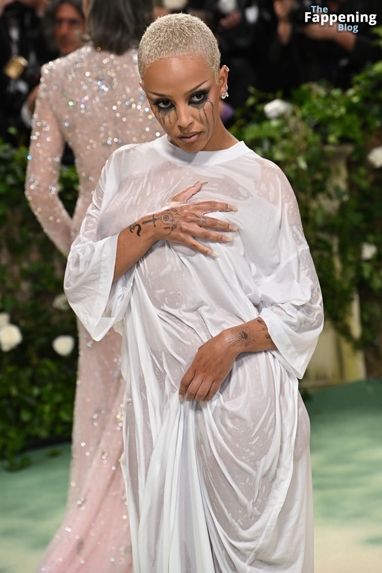 Doja Cat Flashes Her Nude Tits At The Met Gala Photos