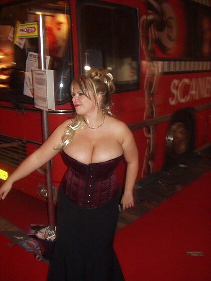 38G Chrissi nude photo #17