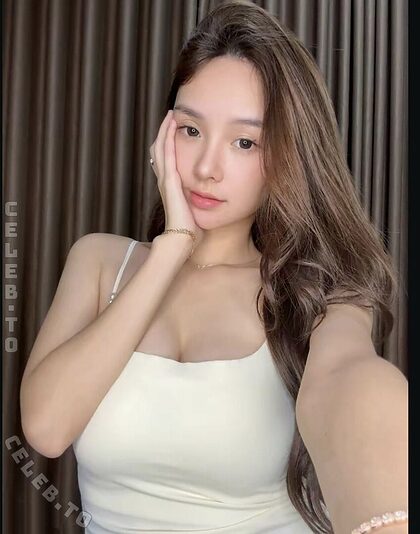 Adriana Suci nude photo #3