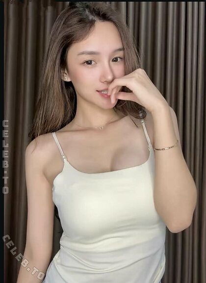 Adriana Suci nude photo #4