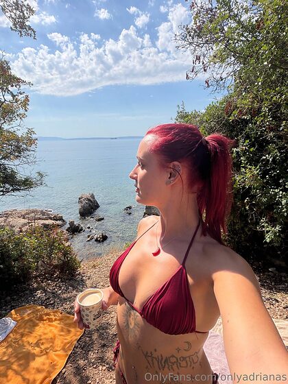 Adriii nude photo #23