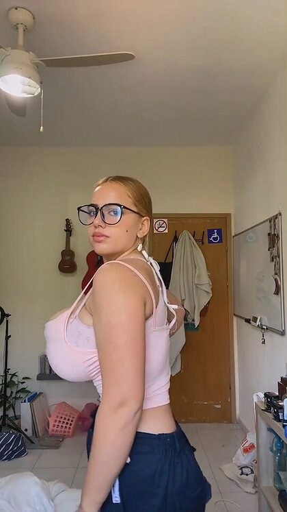 Adva nude photo #3