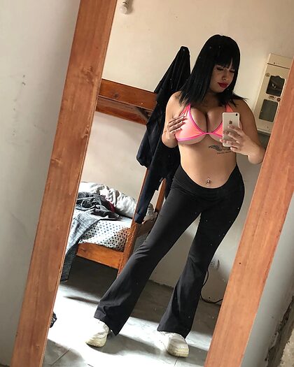 Agustina nude photo #3