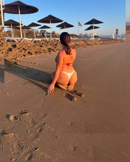 aleyynaa.demiir nude photo #1