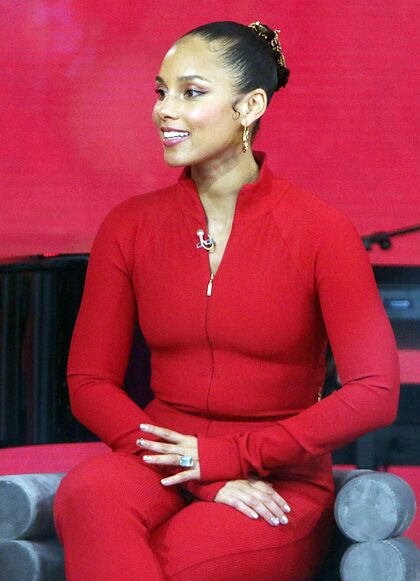 Alicia Keys nude photo #19
