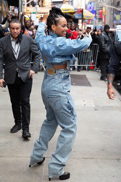 Alicia Keys nude photo #39