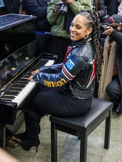 Alicia Keys nude photo #78
