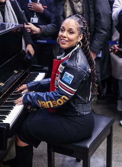 Alicia Keys nude photo #81