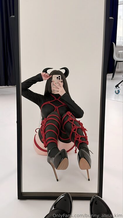 Alina Kim nude photo #3
