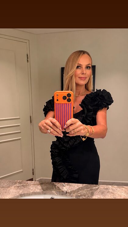 Amanda Holden nude photo #75