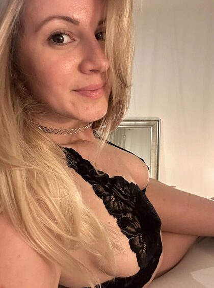 ameliasworldd nude photo #12