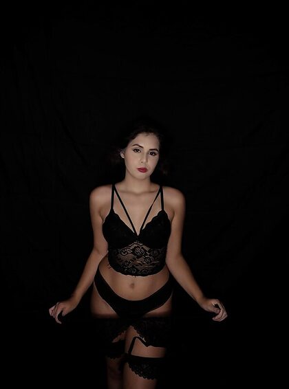 Amigas nude photo #4