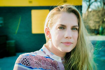 Anna Chlumsky nude photo #7