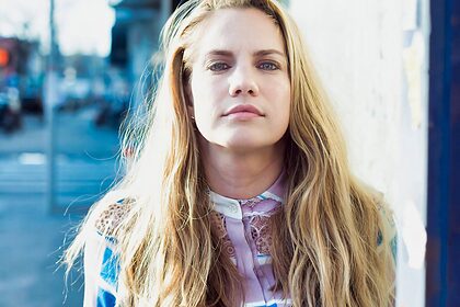 Anna Chlumsky nude photo #9