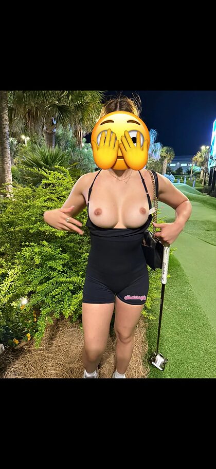 AraTheHotwife nude photo #8