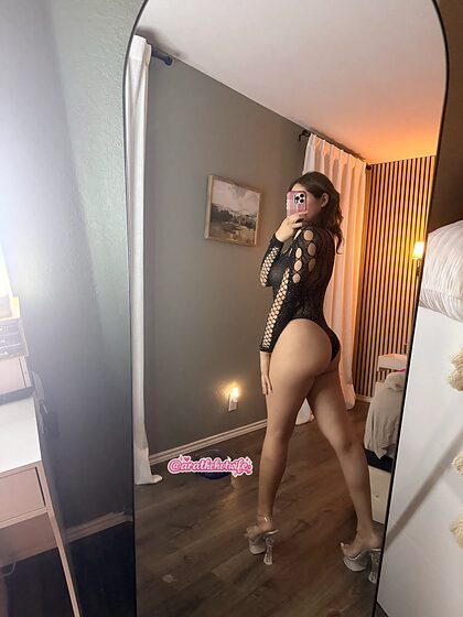 AraTheHotwife nude photo #11