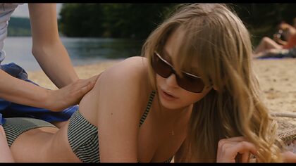 Ari Graynor nude photo #8