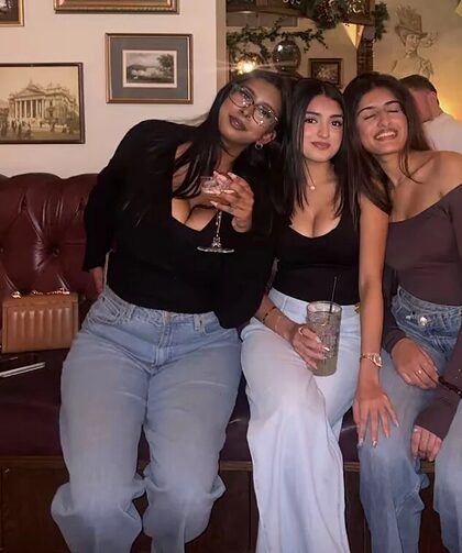 Ari nude photo #5