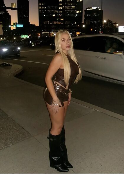 Ariana M nude photo #44