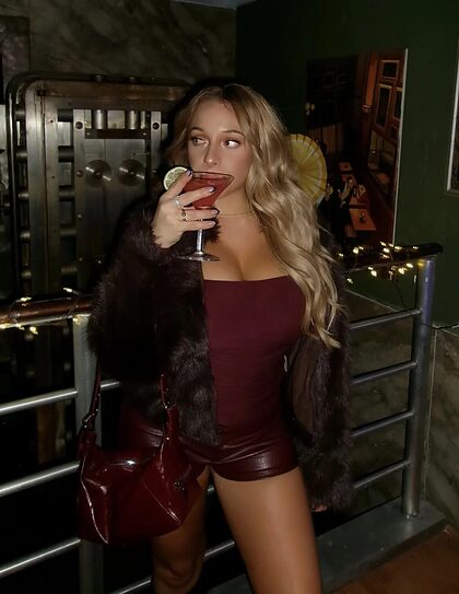 Ariana M nude photo #48