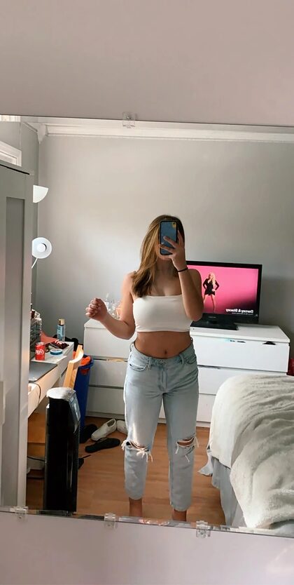 Ashleigh M nude photo #9