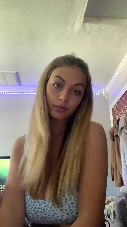 Ashleigh M nude photo #19