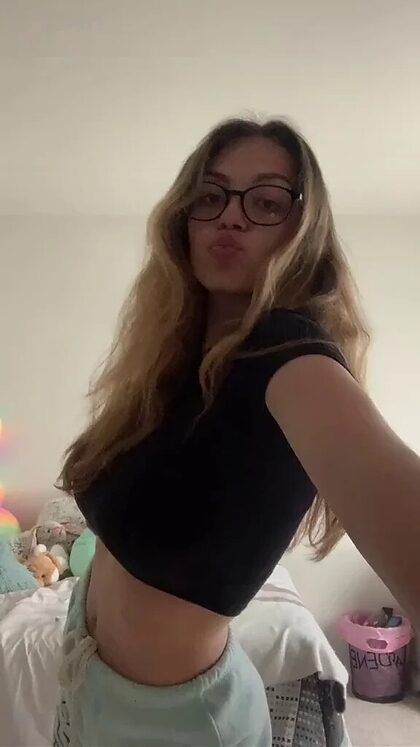Ashleigh M nude photo #20