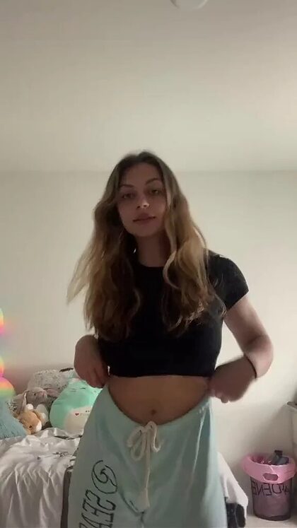 Ashleigh M nude photo #21