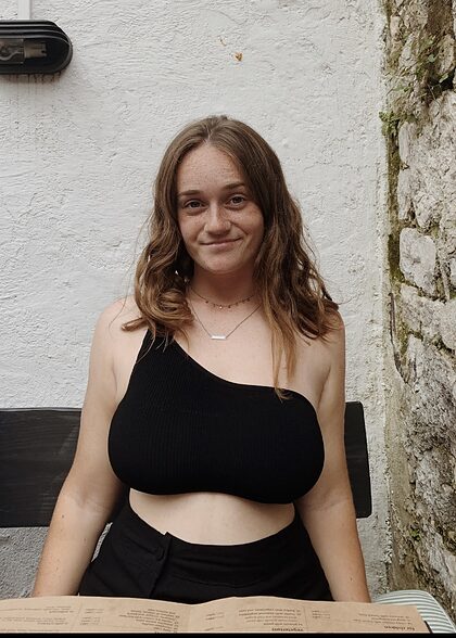 Avery nude photo #18