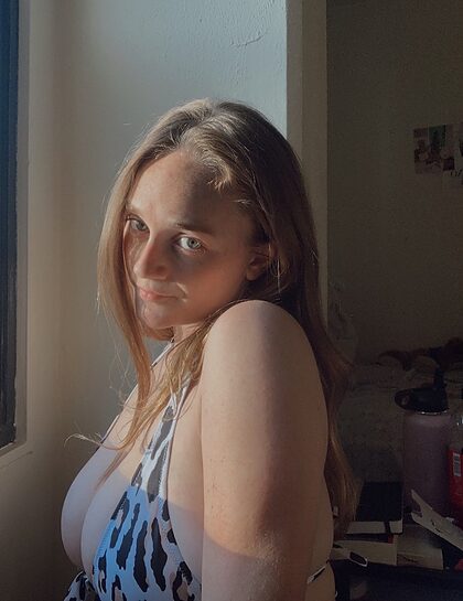Avery nude photo #28