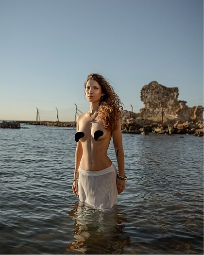 Ayşenur Eren nude photo #25