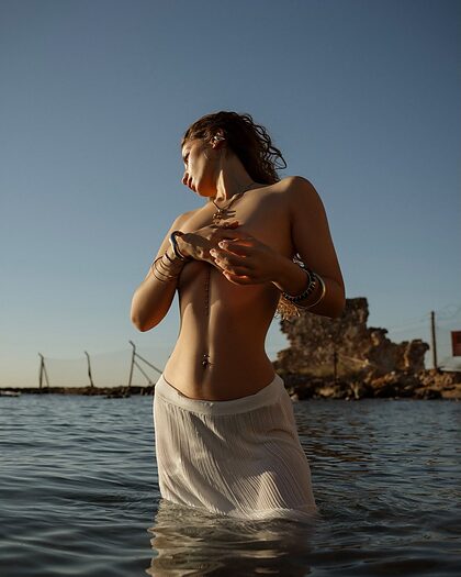 Ayşenur Eren nude photo #26