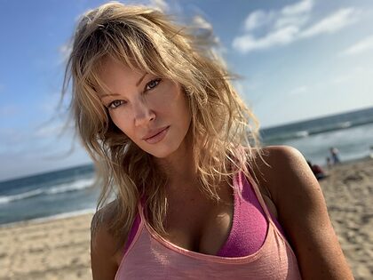 Barbara Moore nude photo #64