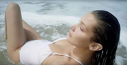Bella Hadid nude photo #411