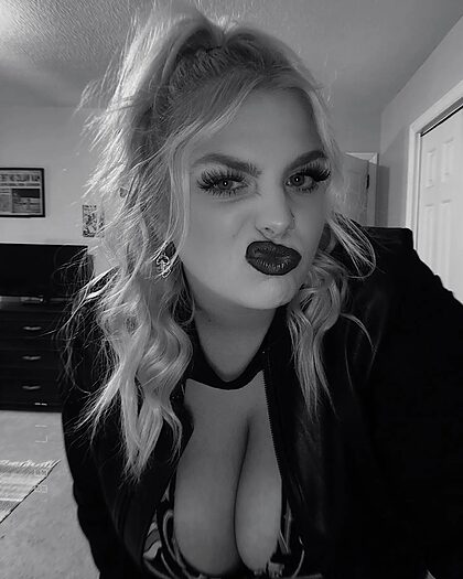 Bella-Very nude photo #22