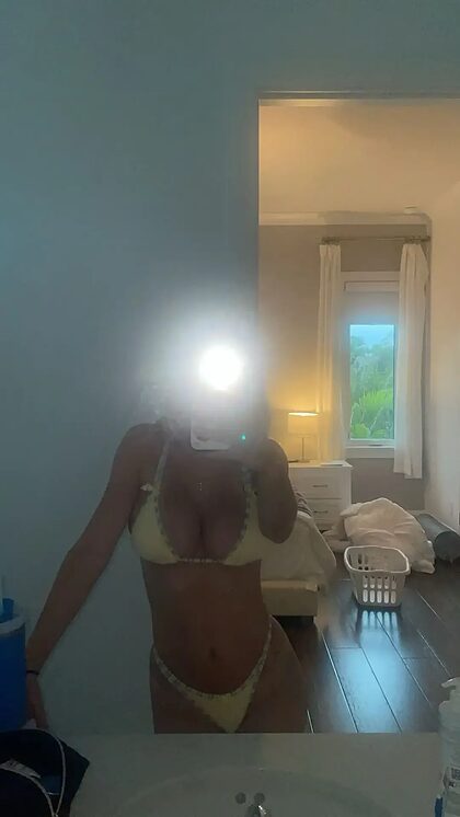 Bizzy nude photo #49