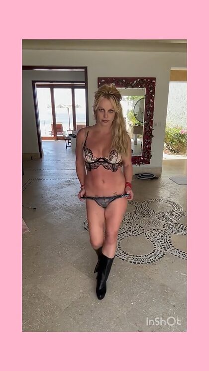 Britney Spears nude photo #76
