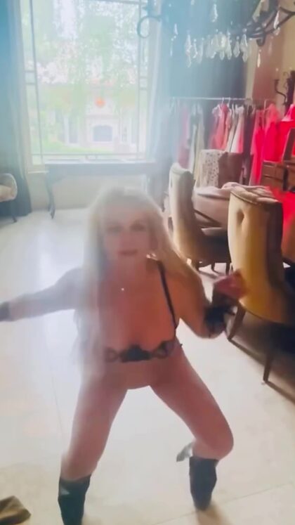Britney Spears nude photo #102