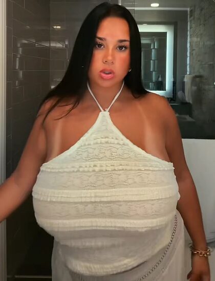 BustyIsaL nude photo #31