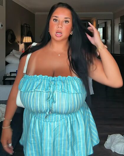 BustyIsaL nude photo #32