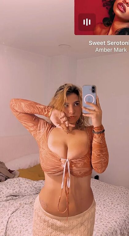BustyLiv T nude photo #86