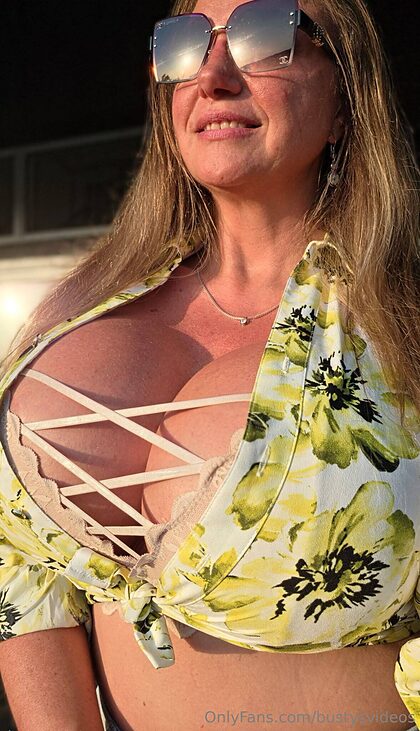 bustytheamazon nude photo #52