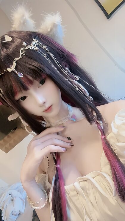 Caeshy.s nude photo #15