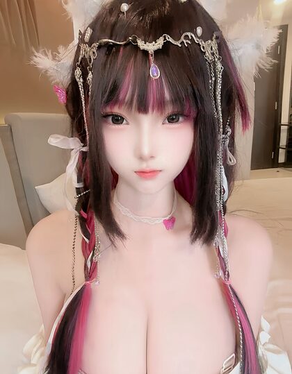 Caeshy.s nude photo #29