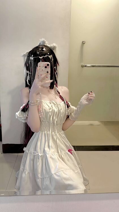 Caeshy.s nude photo #30
