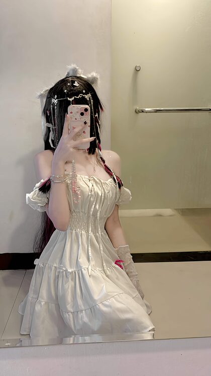 Caeshy.s nude photo #31