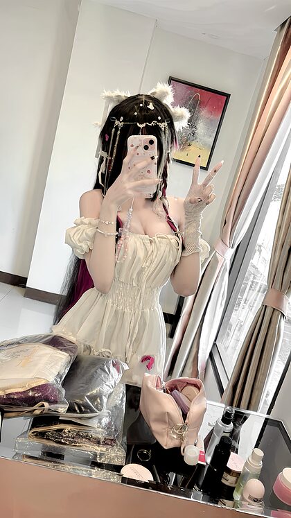 Caeshy.s nude photo #32