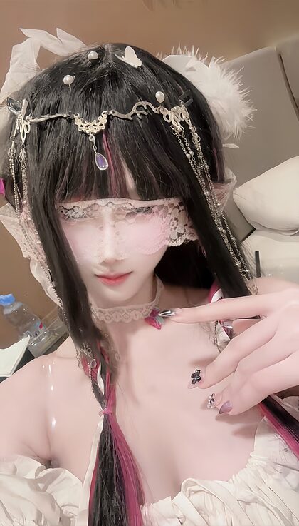 Caeshy.s nude photo #56