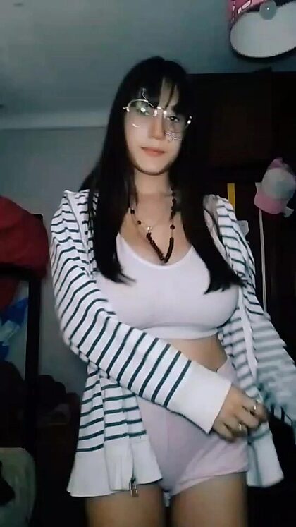 Cami H nude photo #4
